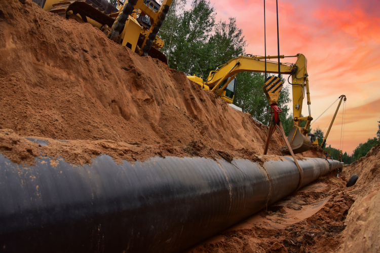 Construction site of a gas pipeline (© Shutterstock/Maksim Safaniuk)