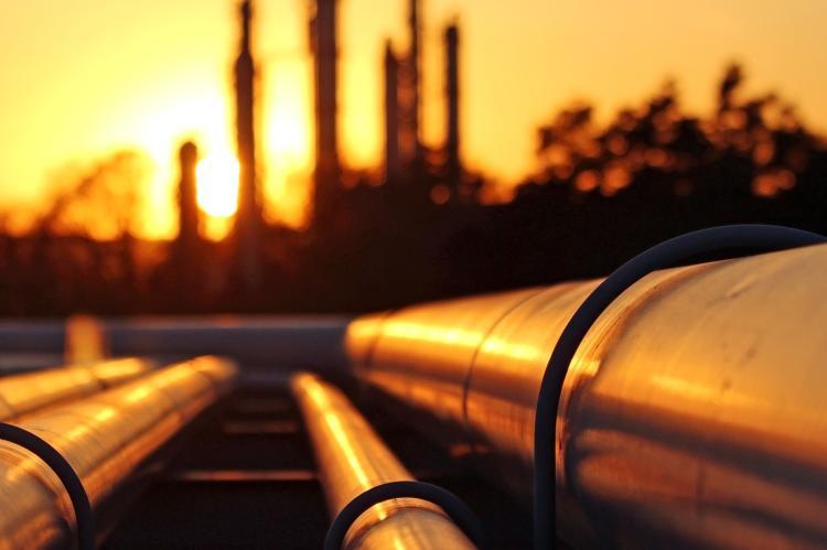 Sunset on pipeline (© Adobe Stock/tomas) 