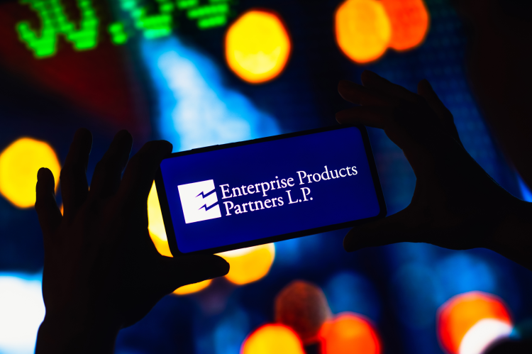 Enterprise Products Partners logo on a screen (© Shutterstock/rafapress)