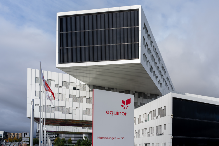 Equinor headquarter in Fornebu near Oslo, Norway (© Shutterstock/JHVEPhoto)