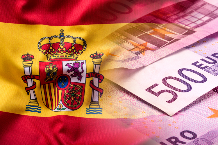 Flag of Spain and banknotes (© Shutterstock/Marian Weyo)