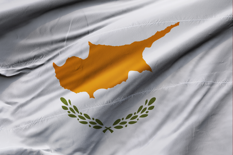 Flag of the Republic of Cyprus (© Shutterstock/MaciejForyszewski)