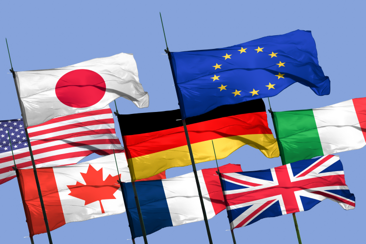 Flags of the G7 states and the European Union (© Shutterstock/Svet foto)