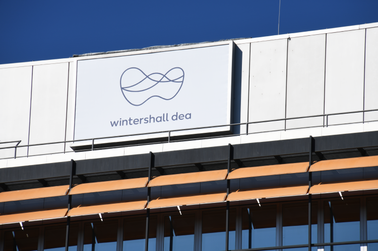 Headquarters of Wintershall DEA GnbH in Hamburg, Germany (© Shutterstock/nitpicker)