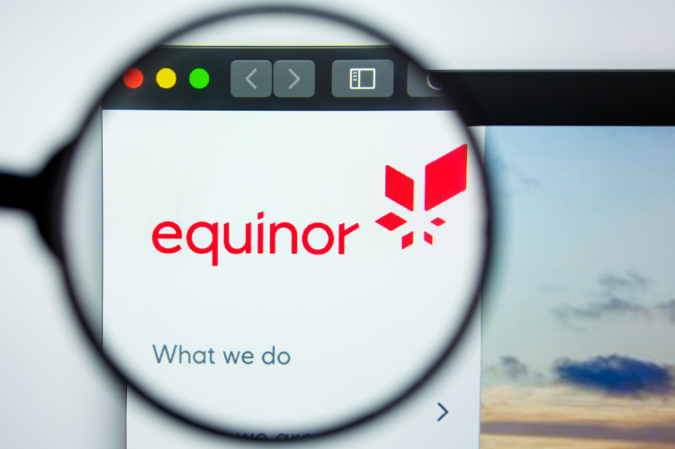 Logo of Equinor on the website (© Shutterstock/II.studio)