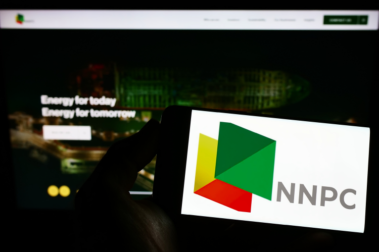 Logo of the Nigerian National Petroleum Company Limited (NNPC) infront of the website (© Shutterstock/T. Schneider) 