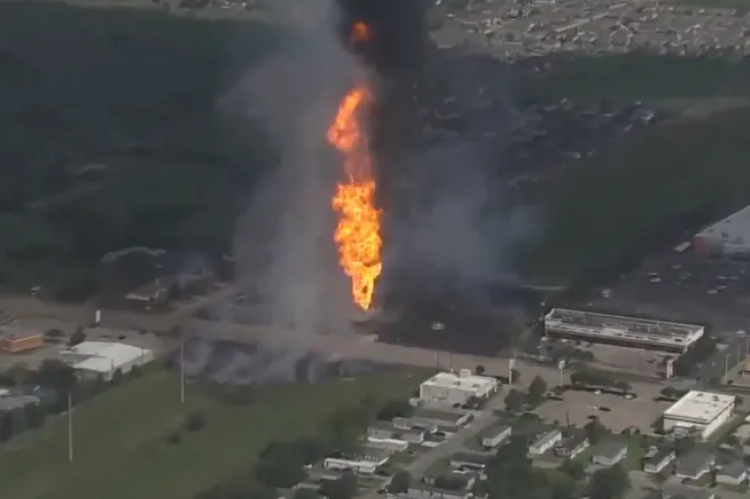 Pipeline Explosion near Houston (KTRK video screencap)