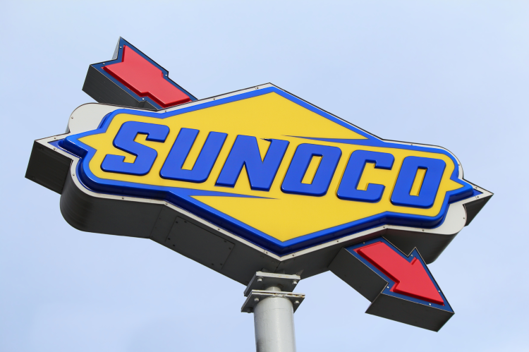 Sunoco sign in the sky (© Shutterstock/John Hanson Pye)