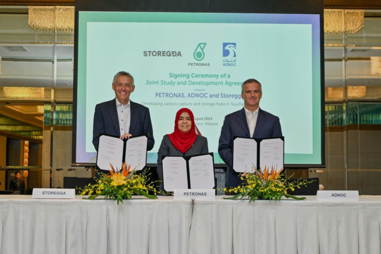 Left to right: Tim Stedman, Chief Executive Officer of Storegga; Nora'in Md Salleh, Chief Executive Officer of PETRONAS CCS Solutions; and Luca Maria Rossi, Senior Vice President, Business Development Low Carbon Solutions of ADNOC. (© Petronas)