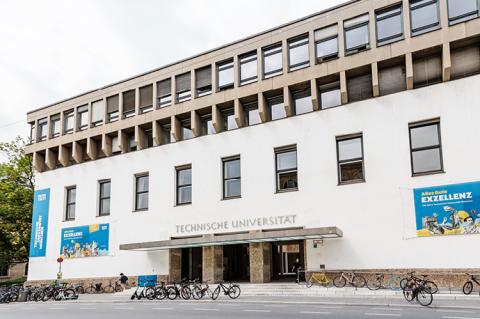 Building of the Technical University of Munich (© Shutterstock/frantic00)