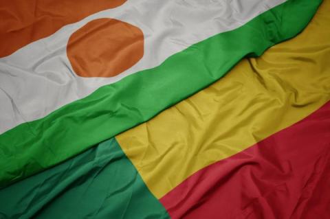 Flag of benin and national flag of niger (© Shutterstock/esfera) 