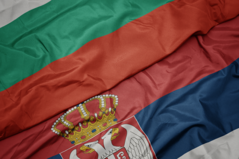 Flags of Bulgaria & Serbia (© Shutterstock/esfera)