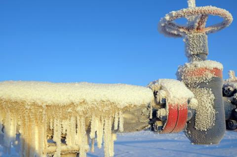 Frozen gas valve and high pressure pipe (copyright by Shutterstock/nenets)