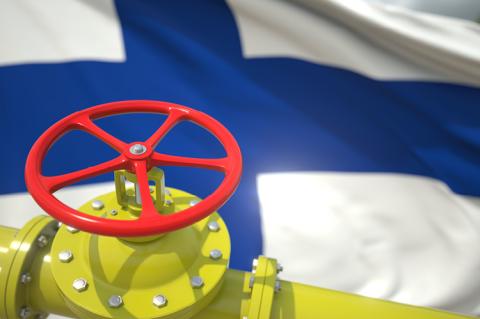Gas valve and the flag of Finland (© Shutterstock/max.ku)
