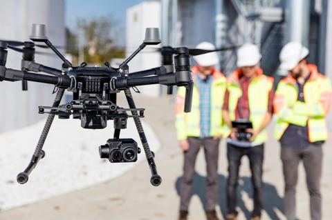 Industrial drone operators on work site (© Shutterstock/zstock)