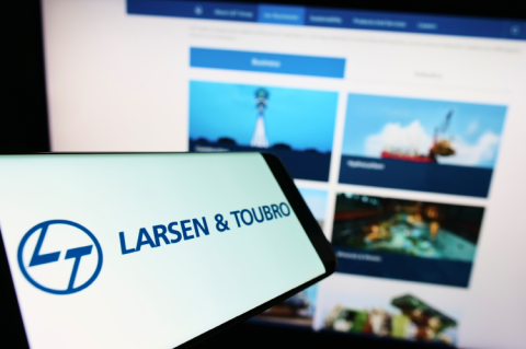 Larsen & Toubro logo on a screen infront of the website (© Shutterstock/T. Schneider)
