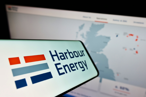 Logo of Habour Energy infront of the website (© Shutterstock/T. Schneider)