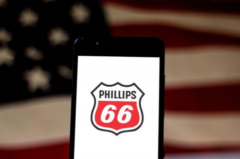 Phillips 66 logo on a smartphone screen (copyright by Shutterstock/rafapress)