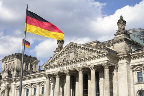 Reichstag building, seat of the German Parliament (Deutscher Bundestag), in Berlin (© Shutterstock/MDart10)
