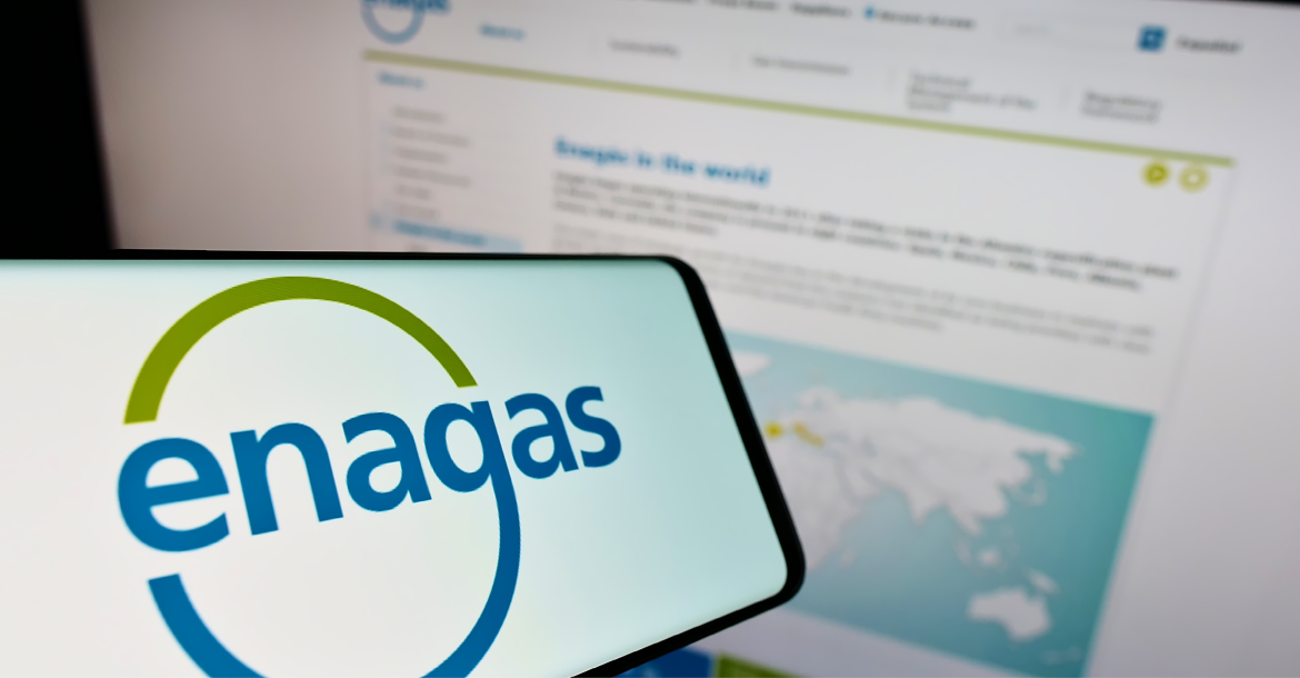 Enagas logo on a screen infront of the website (© Shutterstock/T. Schneider) 