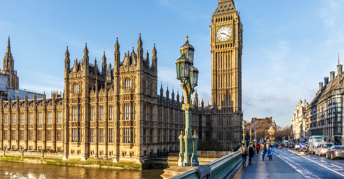 House of Parliament & clock tower housing Big Ben (© Shutterstock/Alexey Fedorenko)