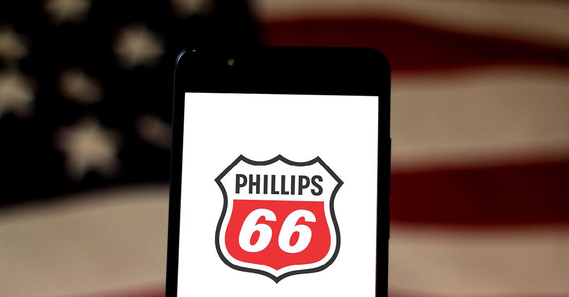 Phillips 66 logo on a smartphone screen (© Shutterstock/rafapress) 