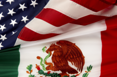 Flags of the USA and Mexico (© Shutterstock/Jim Barber)