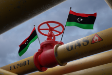 Rendering of a pipeline with Libyan flags (© Shutterstock/Fly Of Swallow Studio)