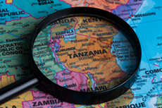 Tanzania and Uganda on the map (© Shutterstock/Aleksandrkozak)